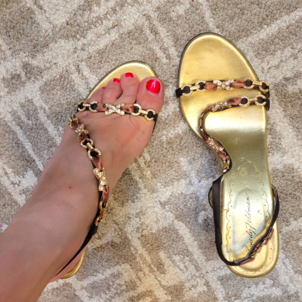 Beverly Feldman woman string back shoes